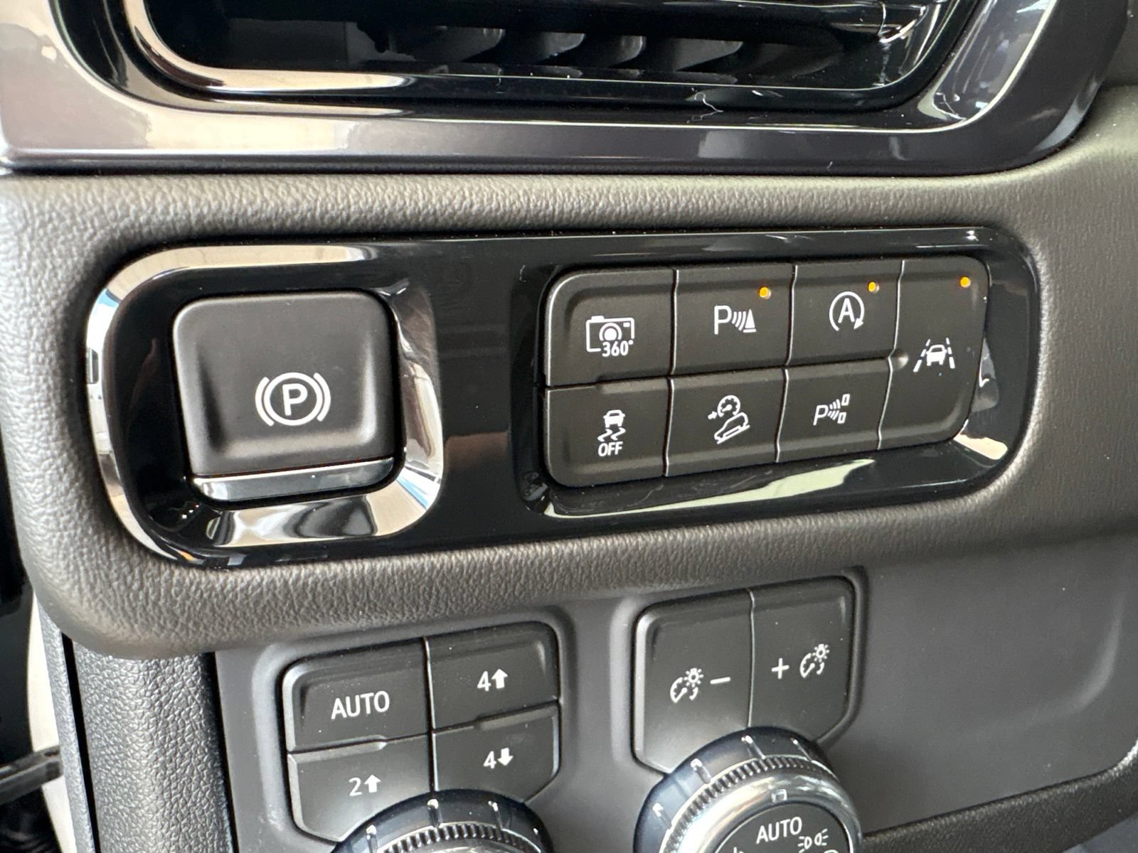 New 2026 GMC Yukon AT4 w/ AT4 Premium Package AWD/4WD image 16