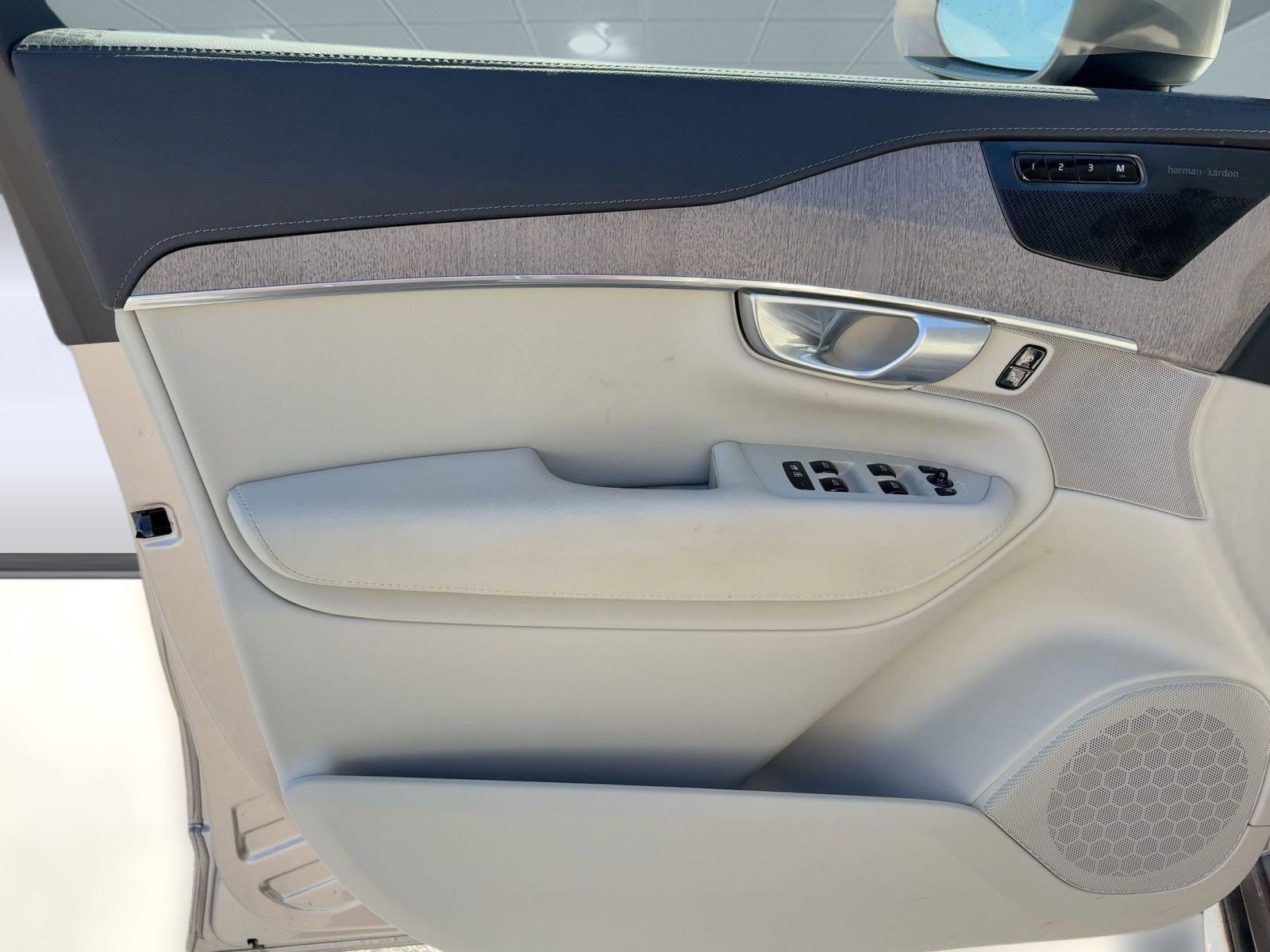 Certified 2024 Volvo XC90 B6 Ultimate w/ Protection Package Premier image 20