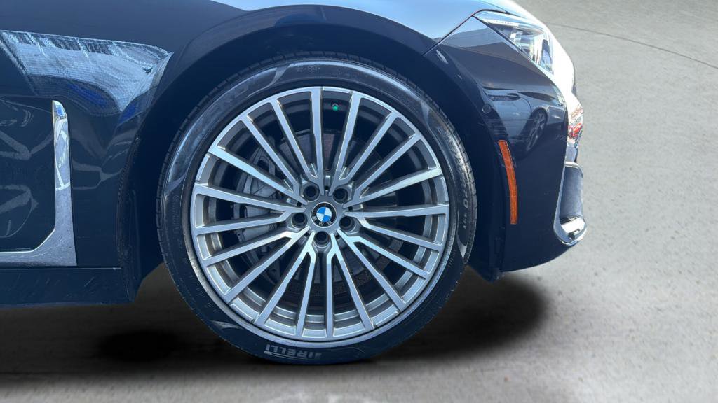 Used 2022 BMW 750i xDrive w/ Luxury Rear Seating Package image 28