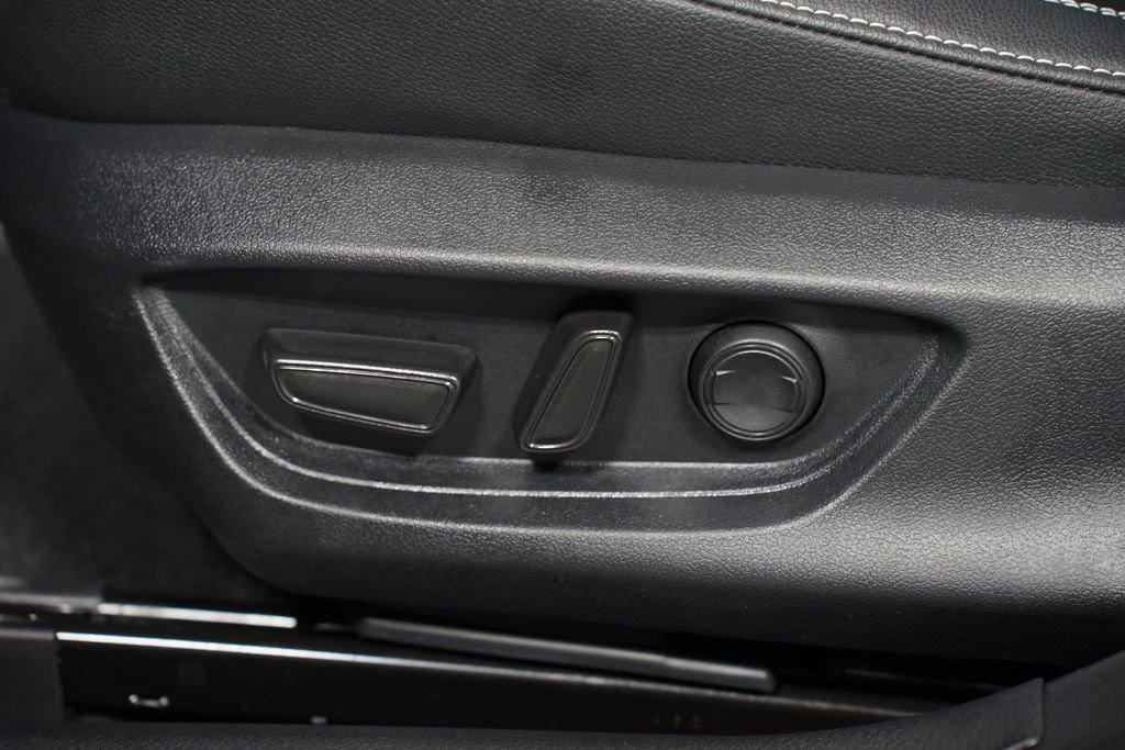 Used 2025 Toyota Camry SE image 34