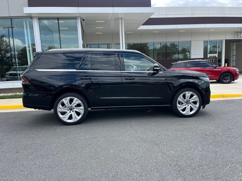Used 2025 Lincoln Navigator Black Label AWD/4WD image 9