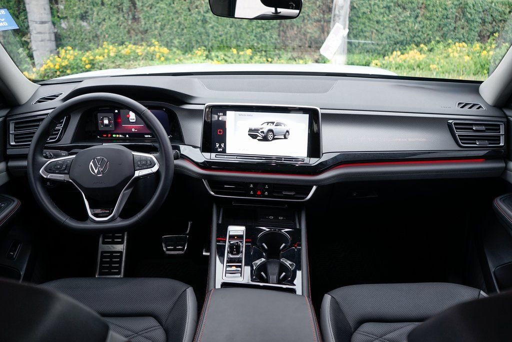 Used 2025 Volkswagen Atlas Peak Edition SE image 26