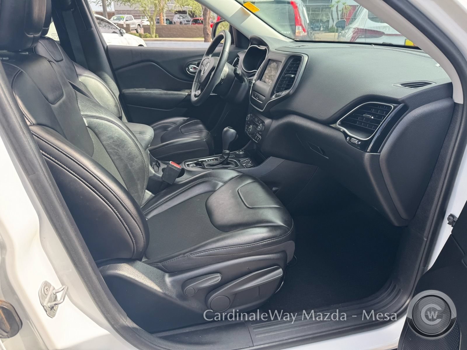 Used 2019 Jeep Cherokee Latitude Plus AWD/4WD image 28