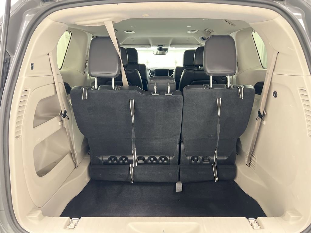Used 2022 Chrysler Pacifica Touring-L image 24