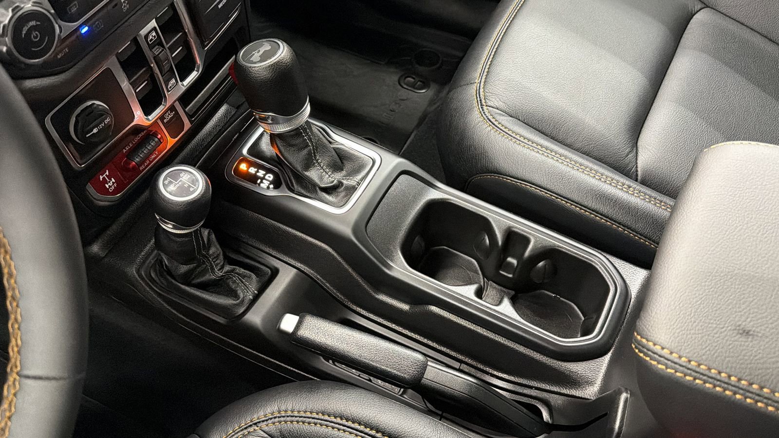 Used 2024 Jeep Wrangler Unlimited AWD/4WD image 24