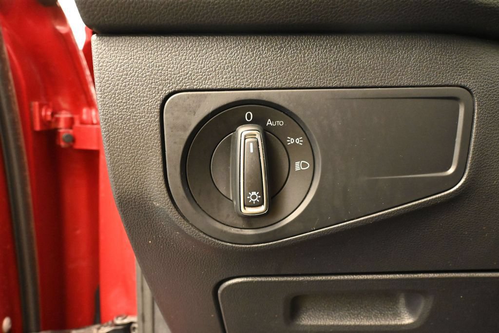 Used 2023 Volkswagen Tiguan SE AWD/4WD image 31