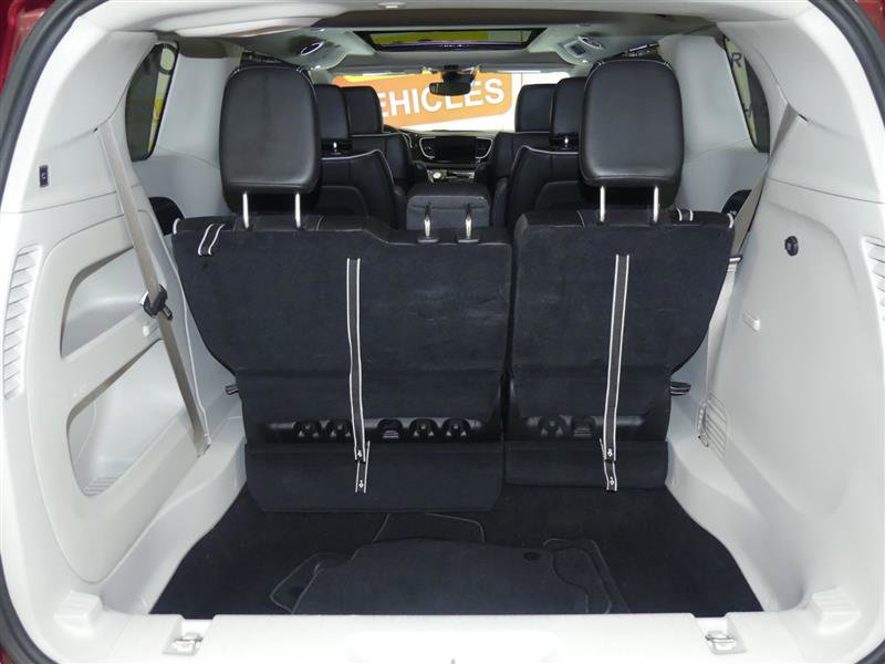 Used 2023 Chrysler Pacifica Limited AWD/4WD image 32