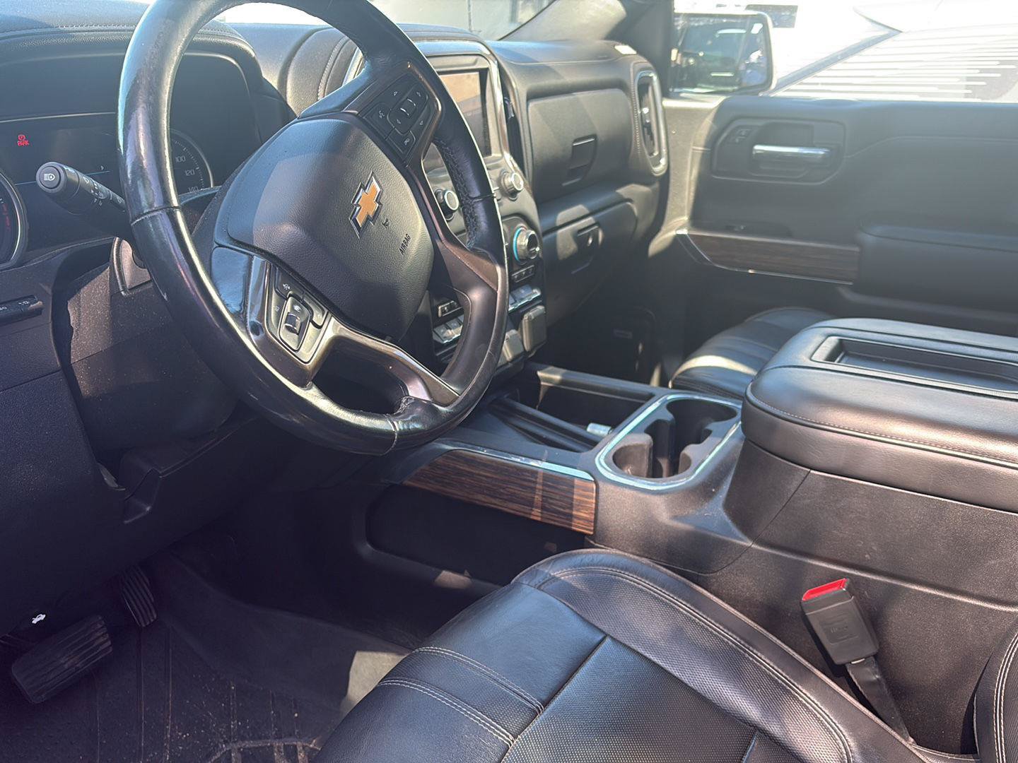 Used 2019 Chevrolet Silverado 1500 High Country w/ Technology Package AWD/4WD image 7