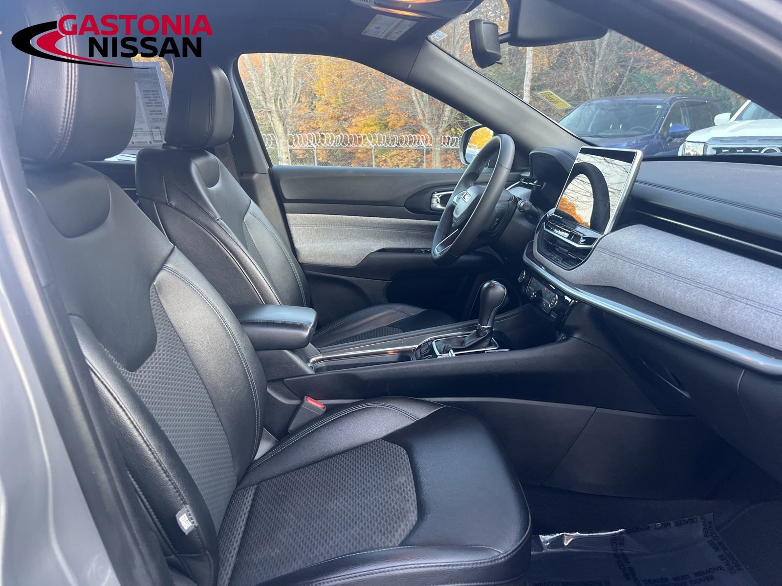 Used 2024 Jeep Compass Latitude image 25