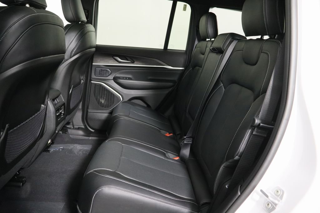New 2026 Jeep Grand Cherokee Limited AWD/4WD image 17
