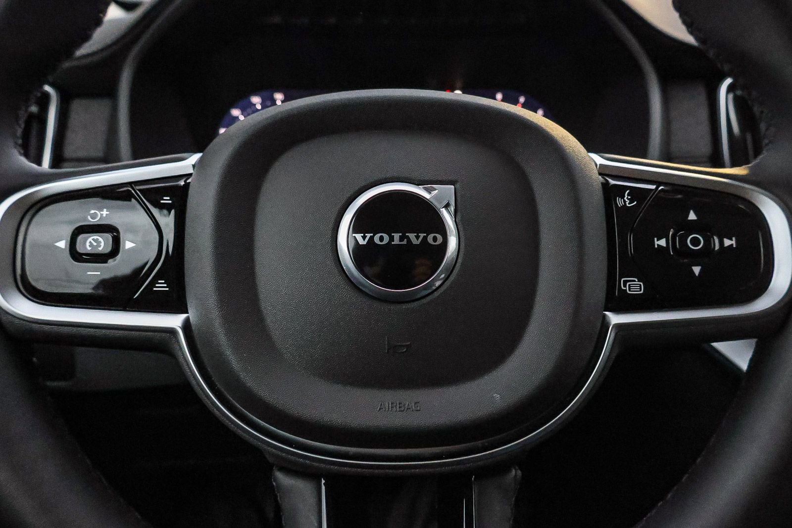 Used 2025 Volvo XC90 B6 Plus w/ Protection Package Premier image 36