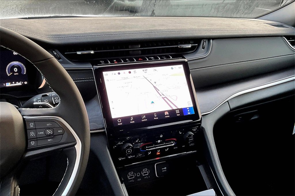 New 2025 Jeep Grand Cherokee Limited w/ Black Appearance Package image 7