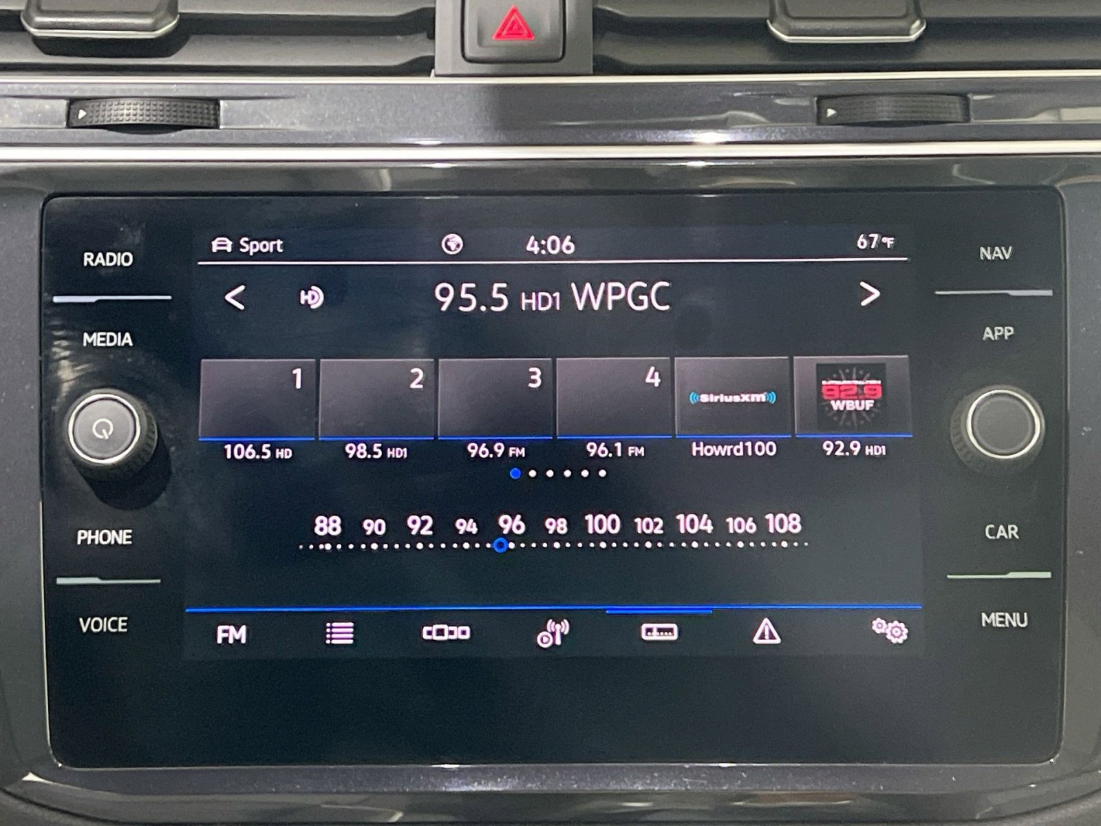 Used 2024 Volkswagen Tiguan SEL R-Line image 18