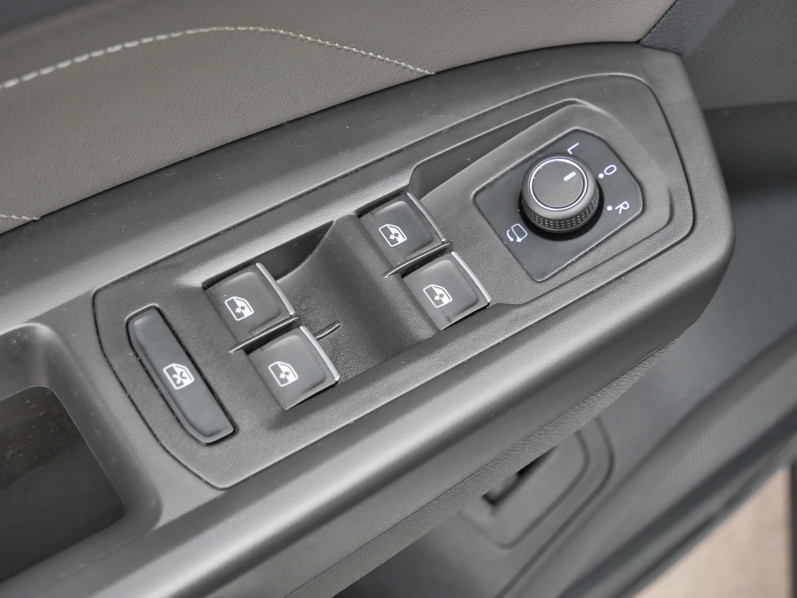 Certified 2023 Volkswagen Atlas Cross Sport SEL Premium R-Line image 19