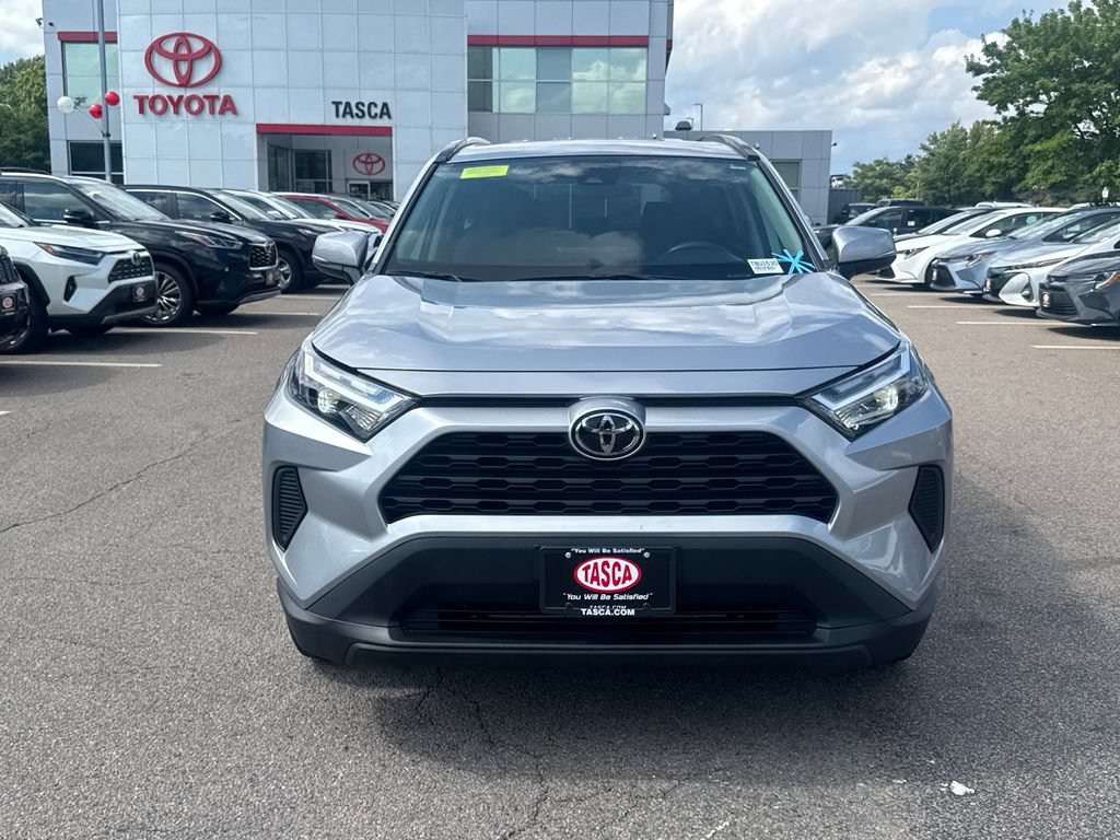 Used 2025 Toyota RAV4 XLE AWD/4WD image 2