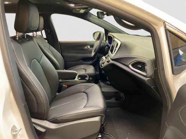 New 2026 Chrysler Pacifica Select image 16