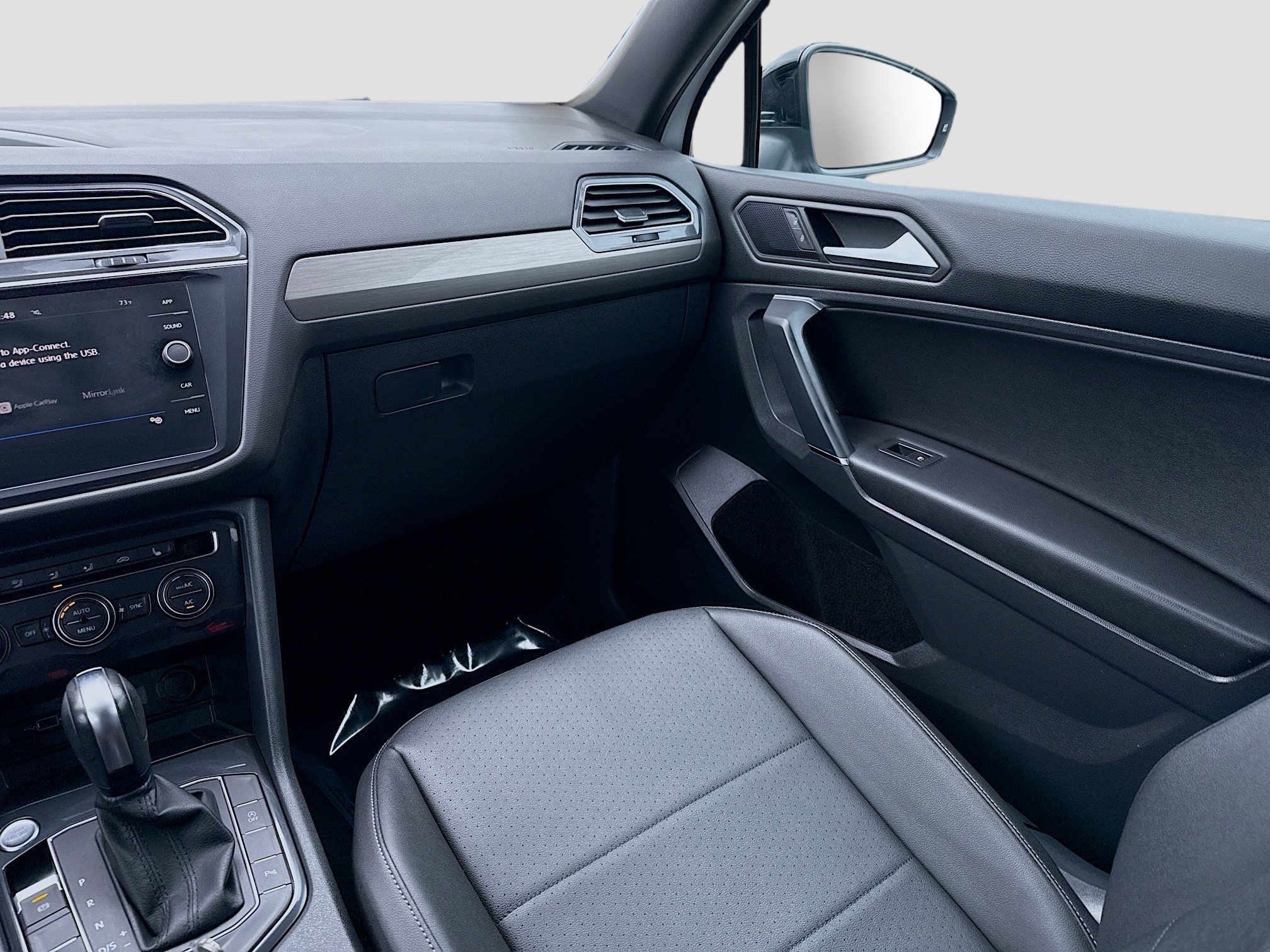 Certified 2020 Volkswagen Tiguan SE R-Line image 20