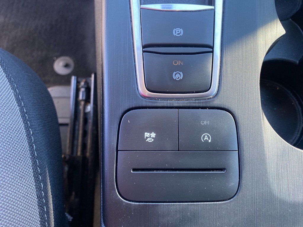 Used 2020 Ford Escape SE image 13