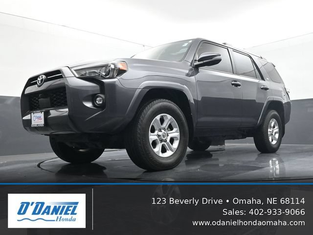 Used 2022 Toyota 4Runner SR5 Premium w/ Moonroof Package AWD/4WD image 9