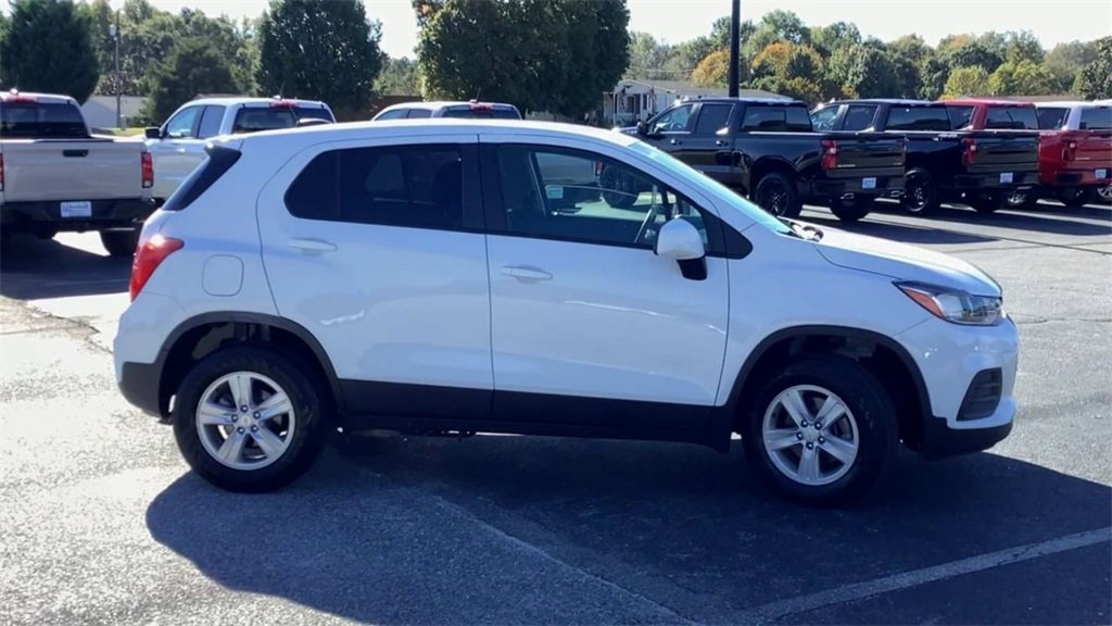 Certified 2022 Chevrolet Trax LS w/ Tint and Cruise Package image 9