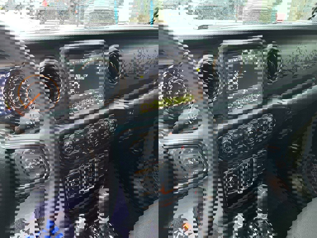 Used 2023 Jeep Gladiator Willys image 9