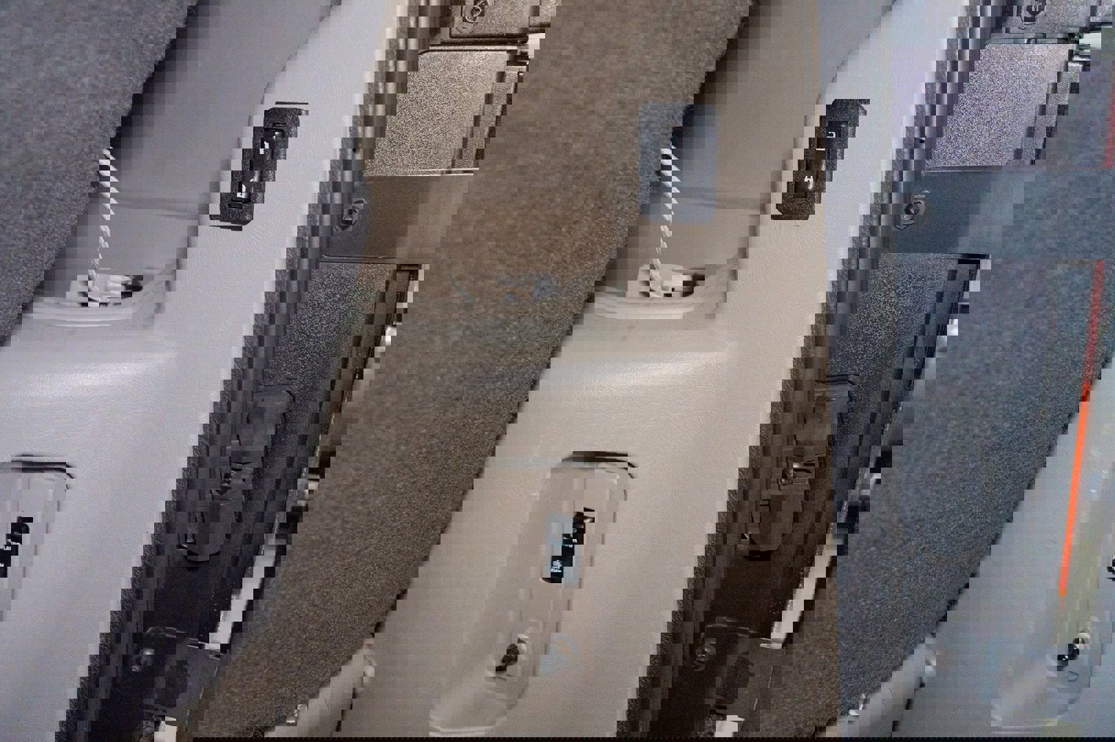 Used 2003 HUMMER H2 w/ Preferred Equipment Group image 37