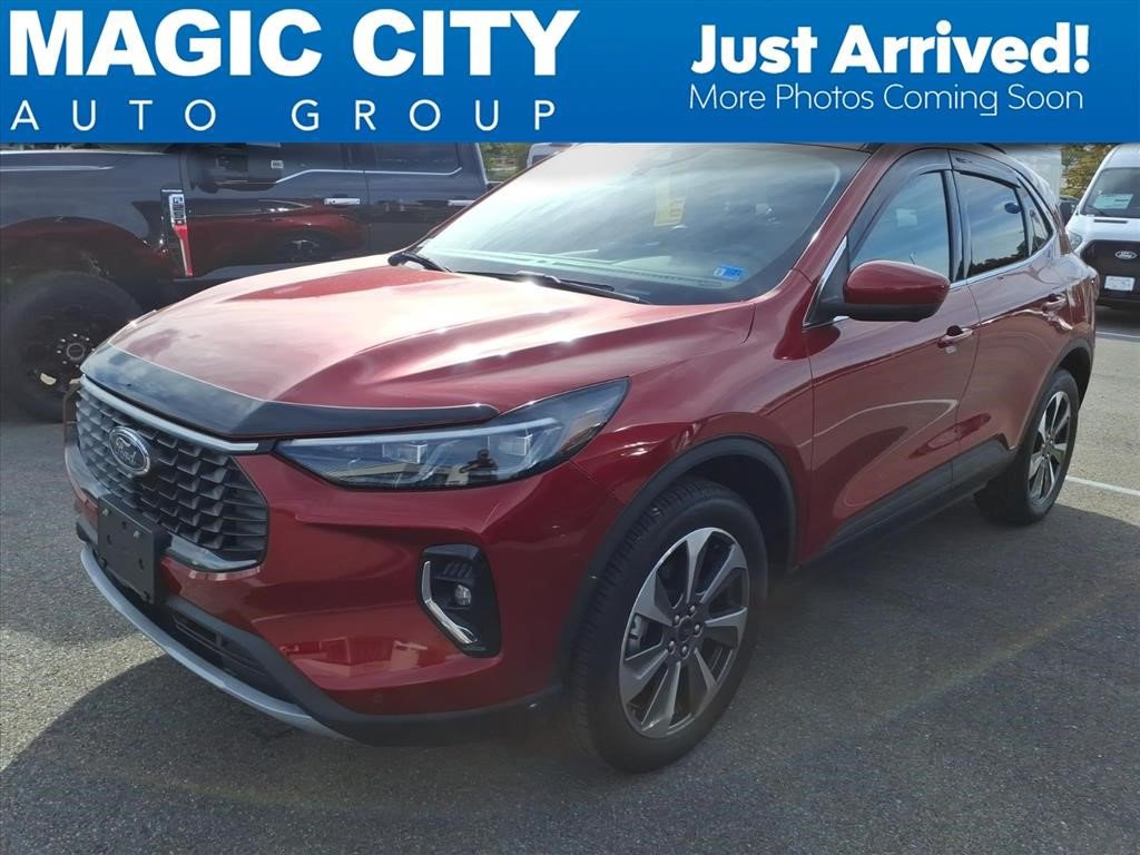 Used 2023 Ford Escape Platinum AWD/4WD image 1
