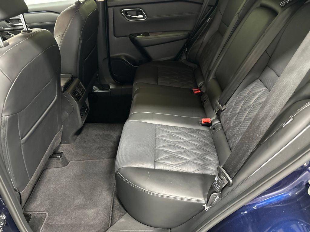 Used 2026 Nissan Rogue Platinum w/ Platinum Premium Package AWD/4WD image 46