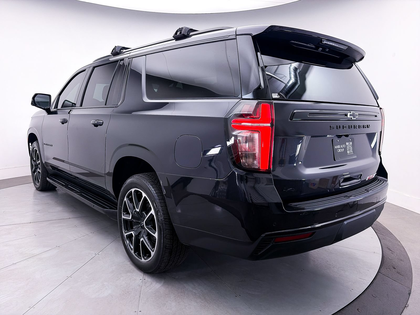 Used 2023 Chevrolet Suburban RST w/ Luxury Package RWD image 16