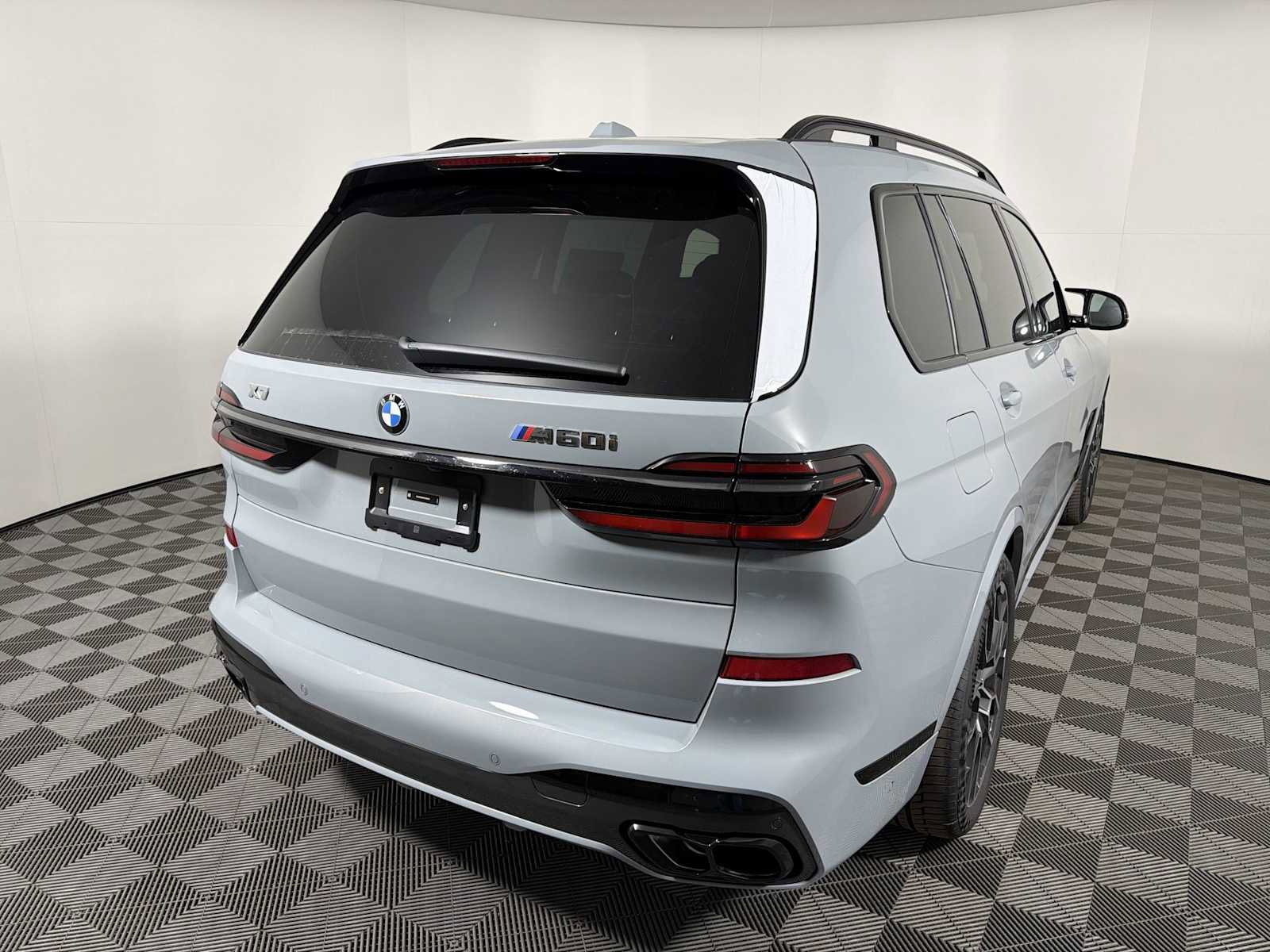 New 2026 BMW X7 M60i image 9