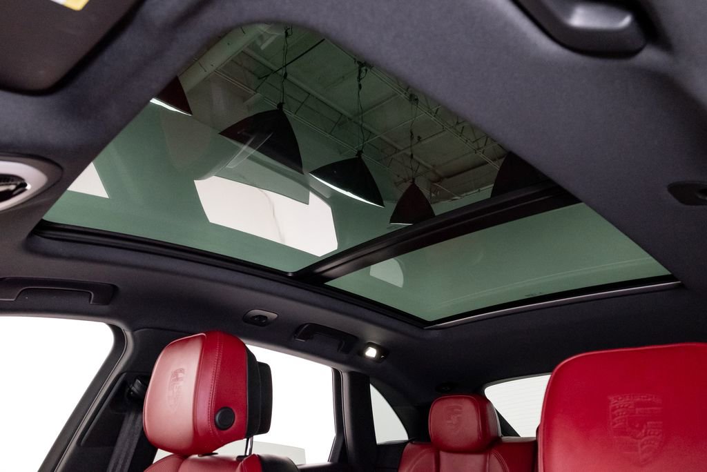 Used 2022 Porsche Macan image 13