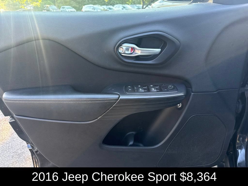 Used 2016 Jeep Cherokee Sport FWD image 10