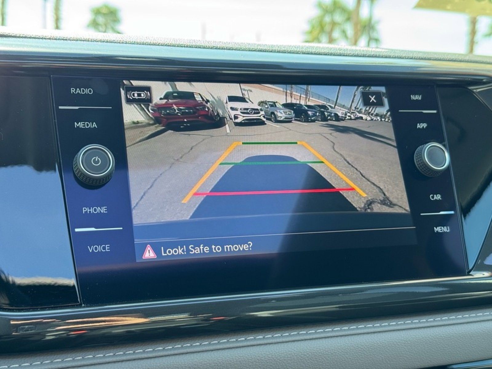 Used 2022 Volkswagen Taos SEL w/ Panoramic Sunroof Package image 32