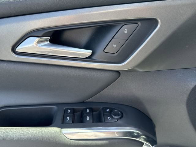 Used 2025 Chevrolet Traverse LT FWD image 11