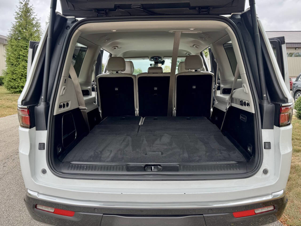 Used 2022 Jeep Wagoneer Series III image 14