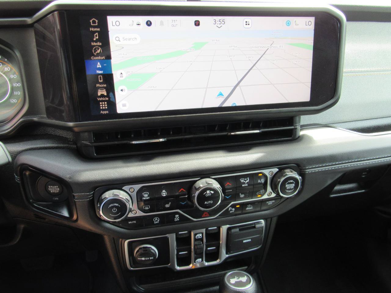 Used 2024 Jeep Wrangler Unlimited Sahara w/ Technology Group AWD/4WD image 24