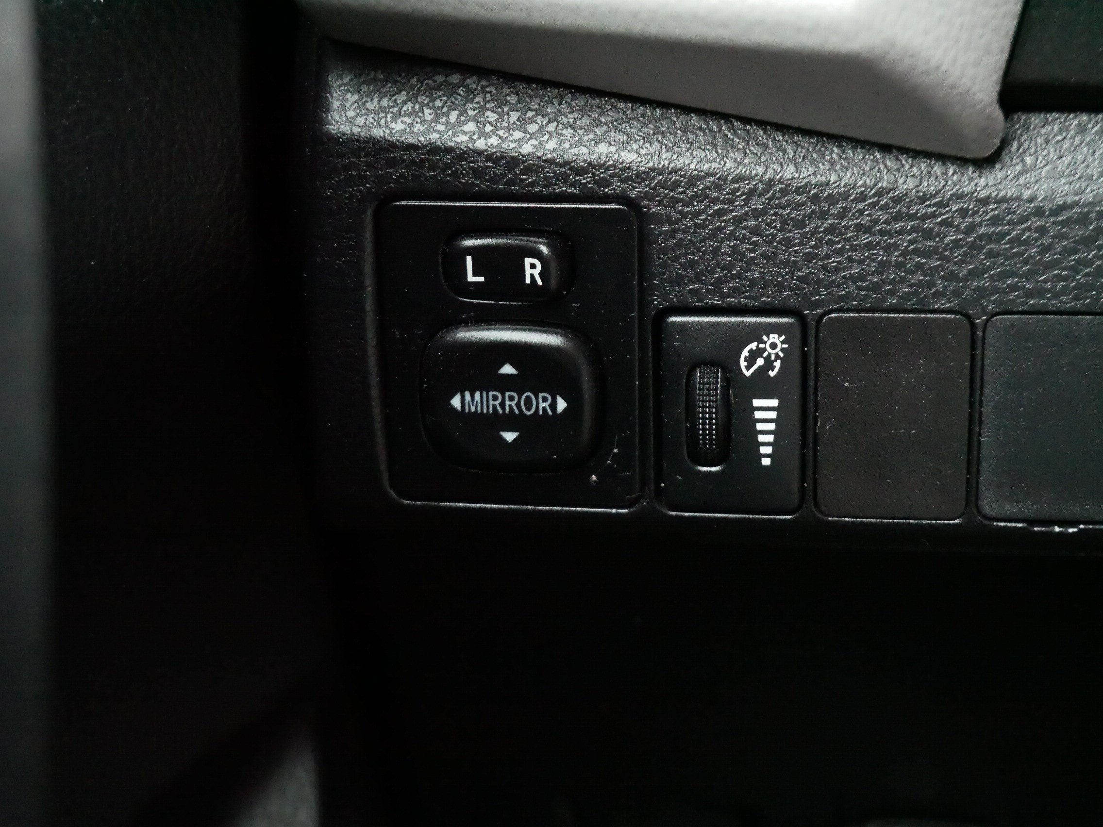 Used 2015 Toyota Corolla LE FWD image 28