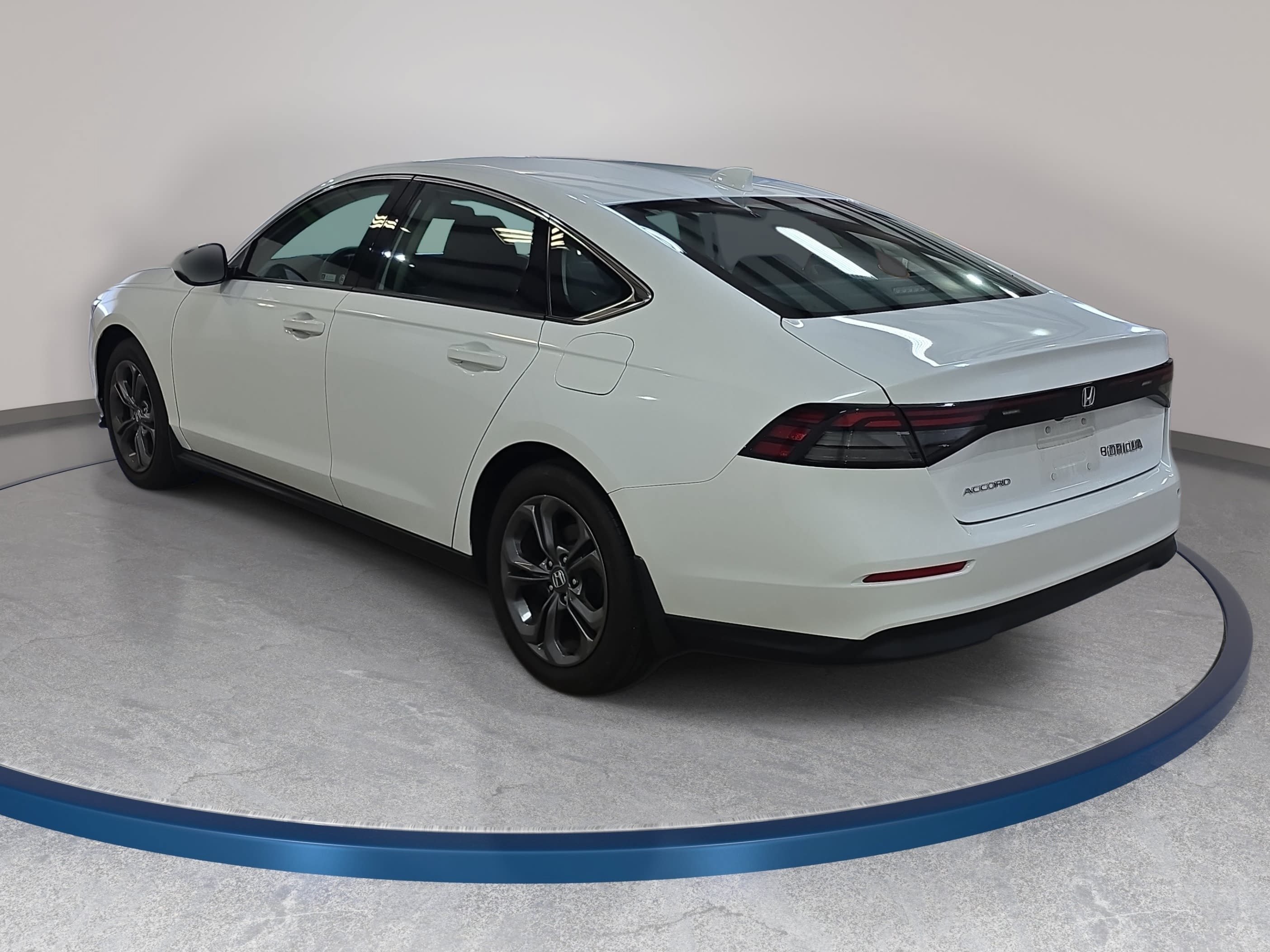 Used 2023 Honda Accord EX image 8