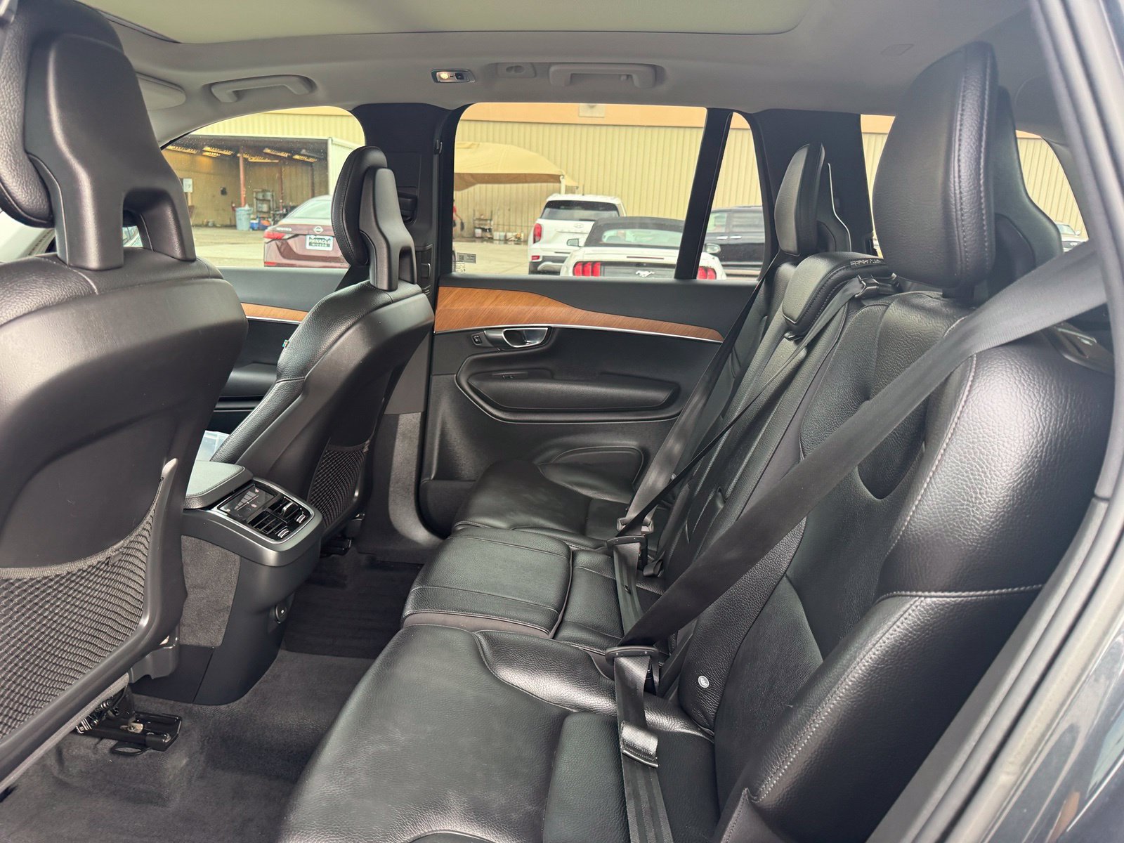 Used 2021 Volvo XC90 T6 Momentum w/ Advanced Package AWD/4WD image 11