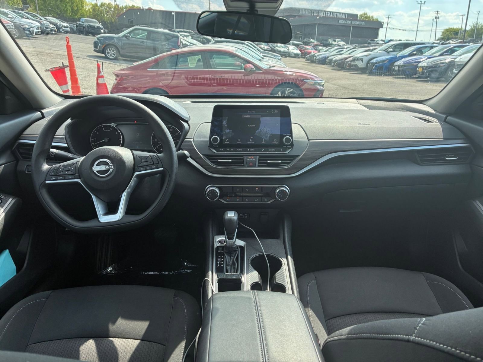Used 2025 Nissan Altima 2.5 SV FWD image 28