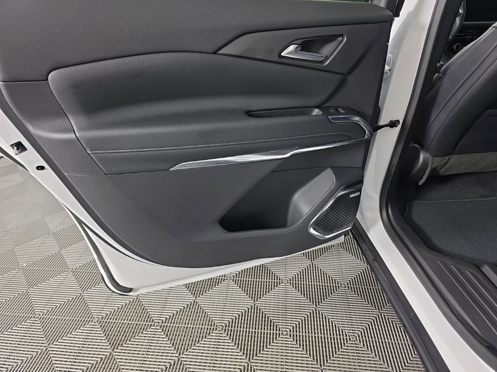 New 2025 Chevrolet Traverse LT w/ Enhanced Driving Package image 28