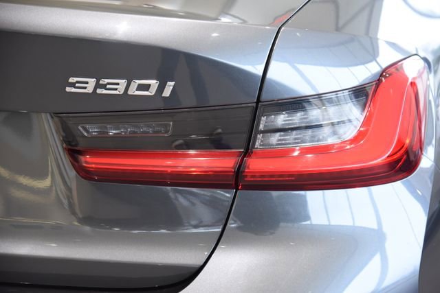 Used 2020 BMW 330i xDrive Sedan w/ Premium Package image 10