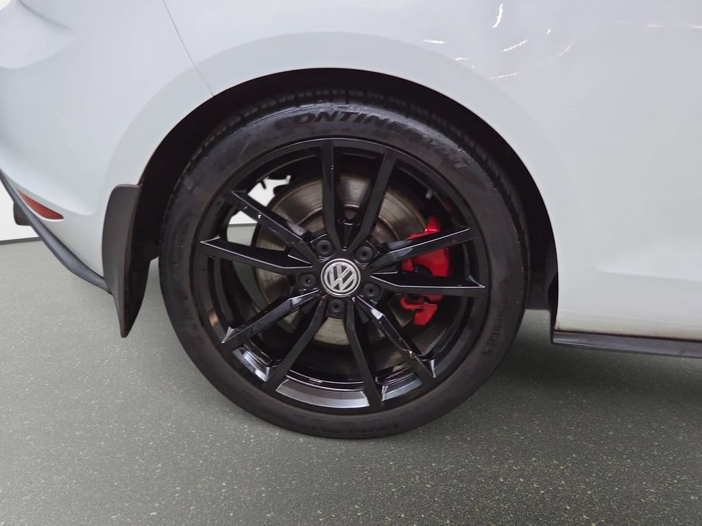 Used 2015 Volkswagen GTI SE w/ Lighting Package (SEL) FWD image 32