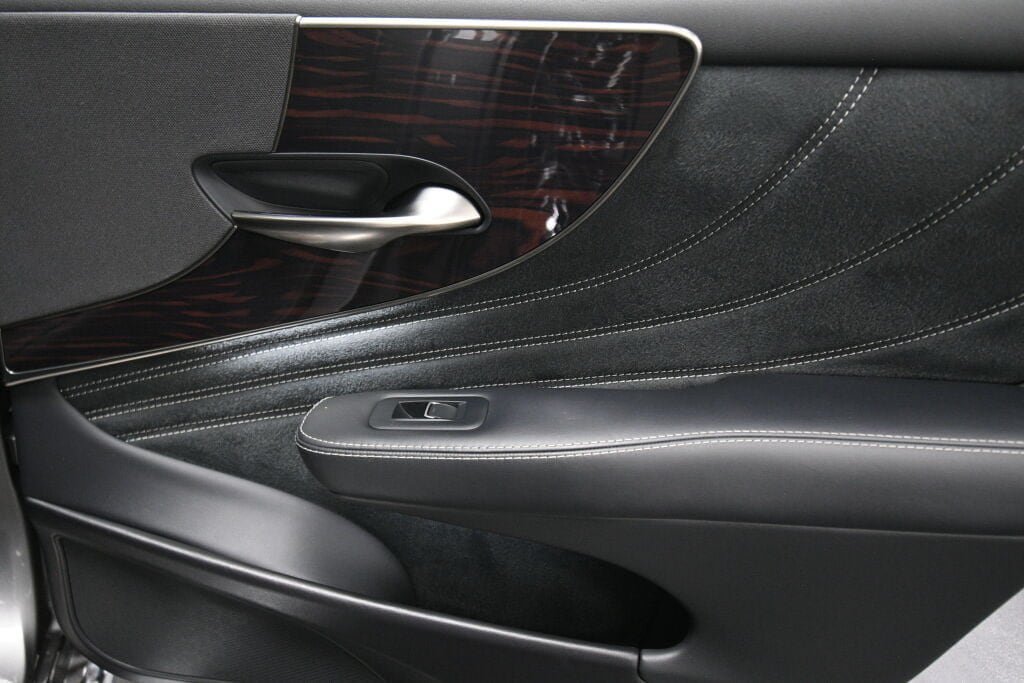 Used 2023 Lexus LS 500 AWD image 27