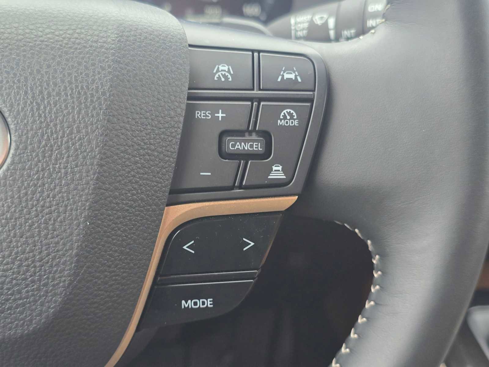 Used 2025 Toyota Crown Signia XLE image 36