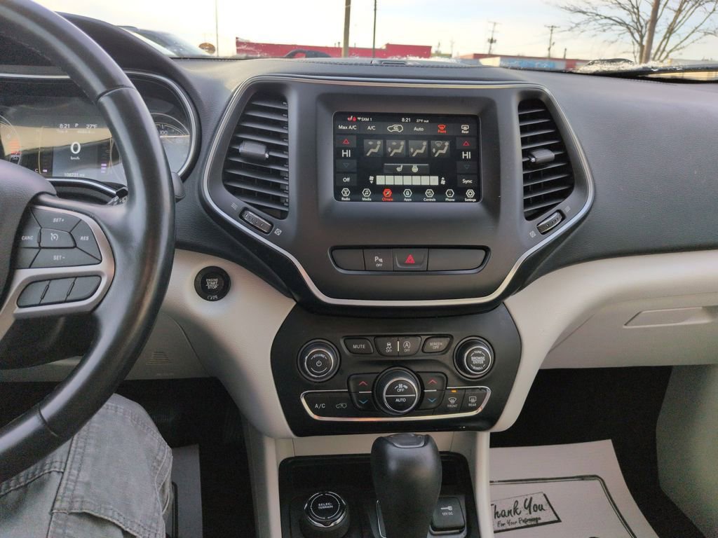 Used 2020 Jeep Cherokee Latitude Plus w/ Comfort/Convenience Group image 17