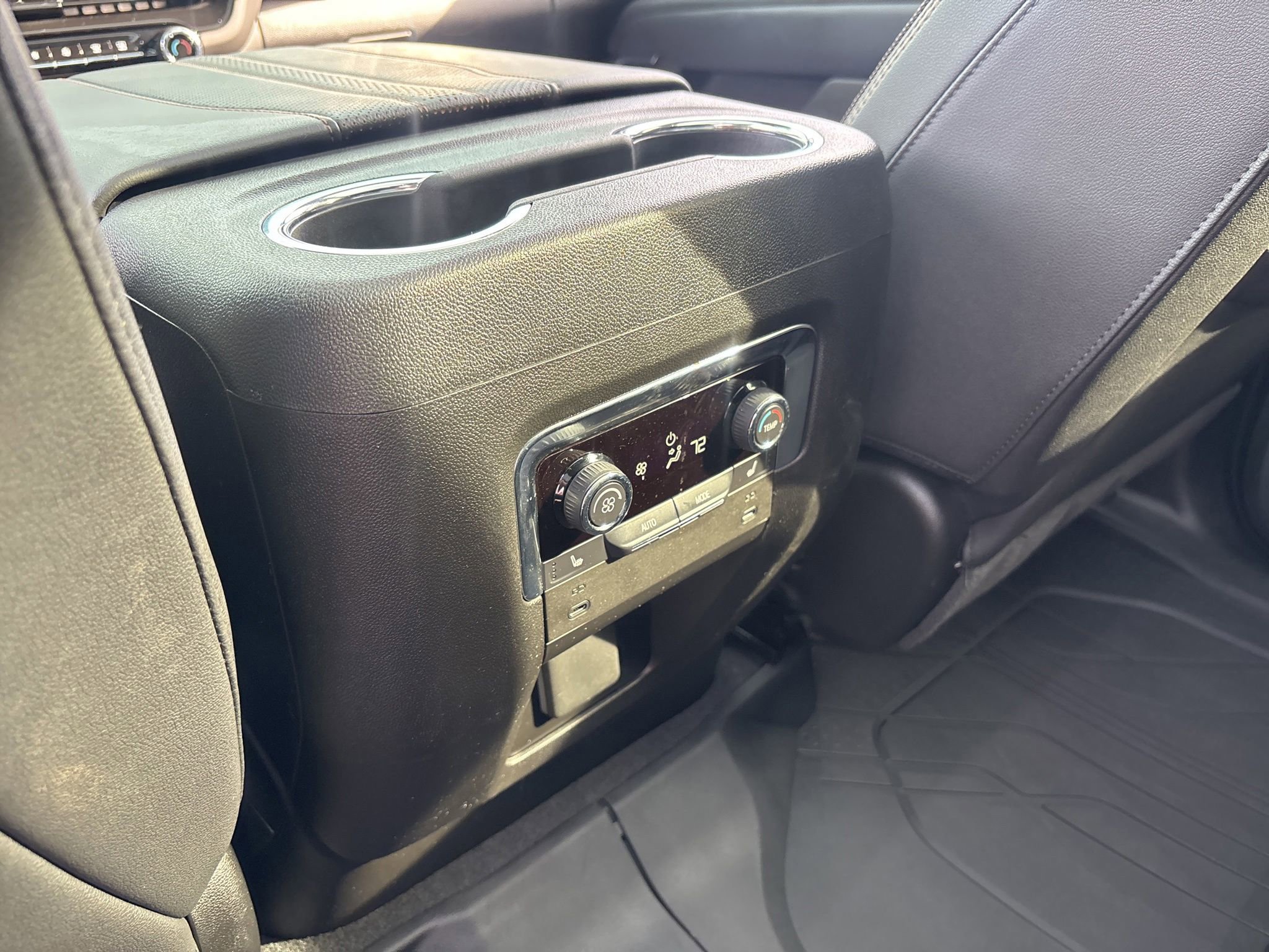 Used 2025 Chevrolet Suburban High Country AWD/4WD image 31