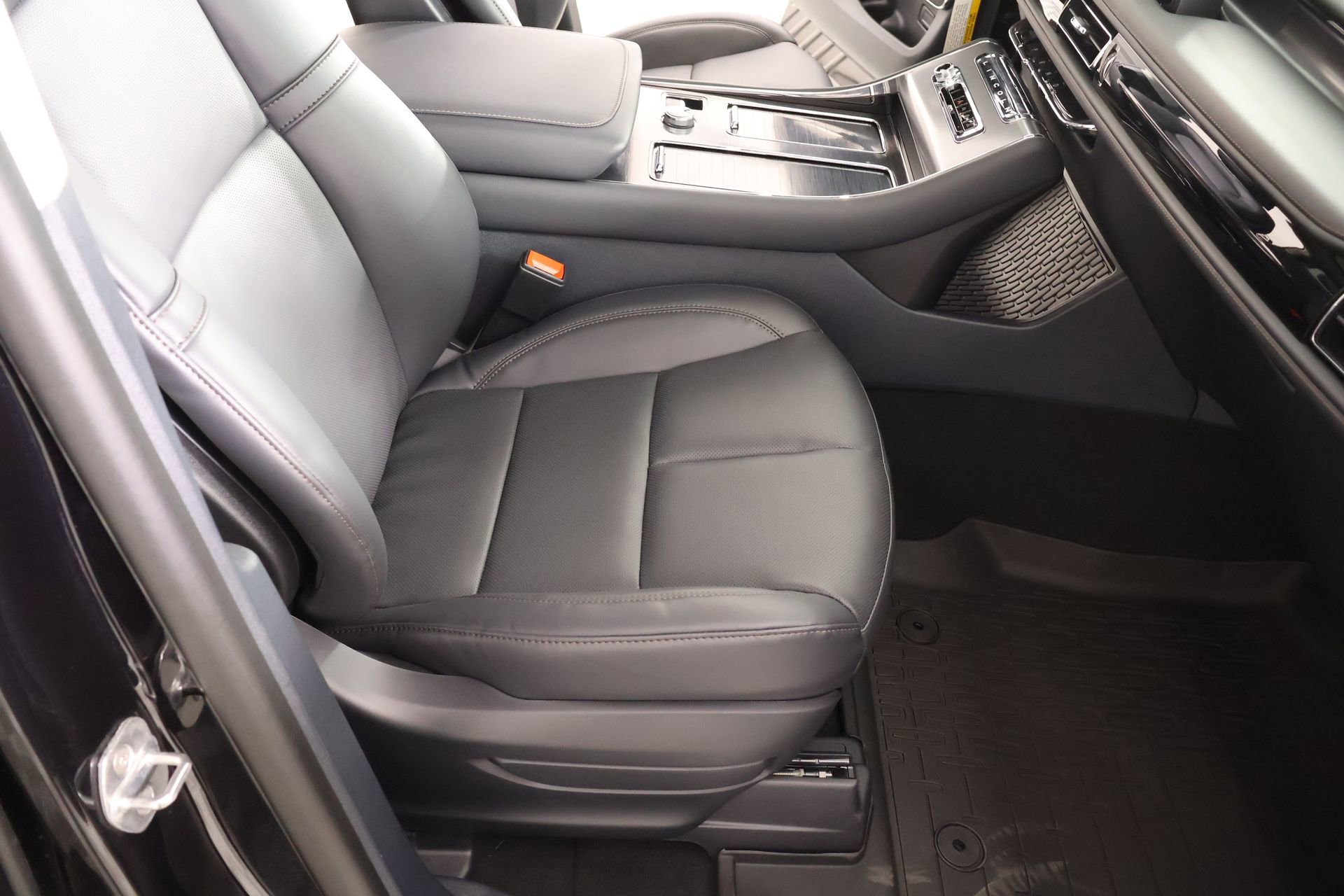 New 2026 Lincoln Aviator AWD image 14