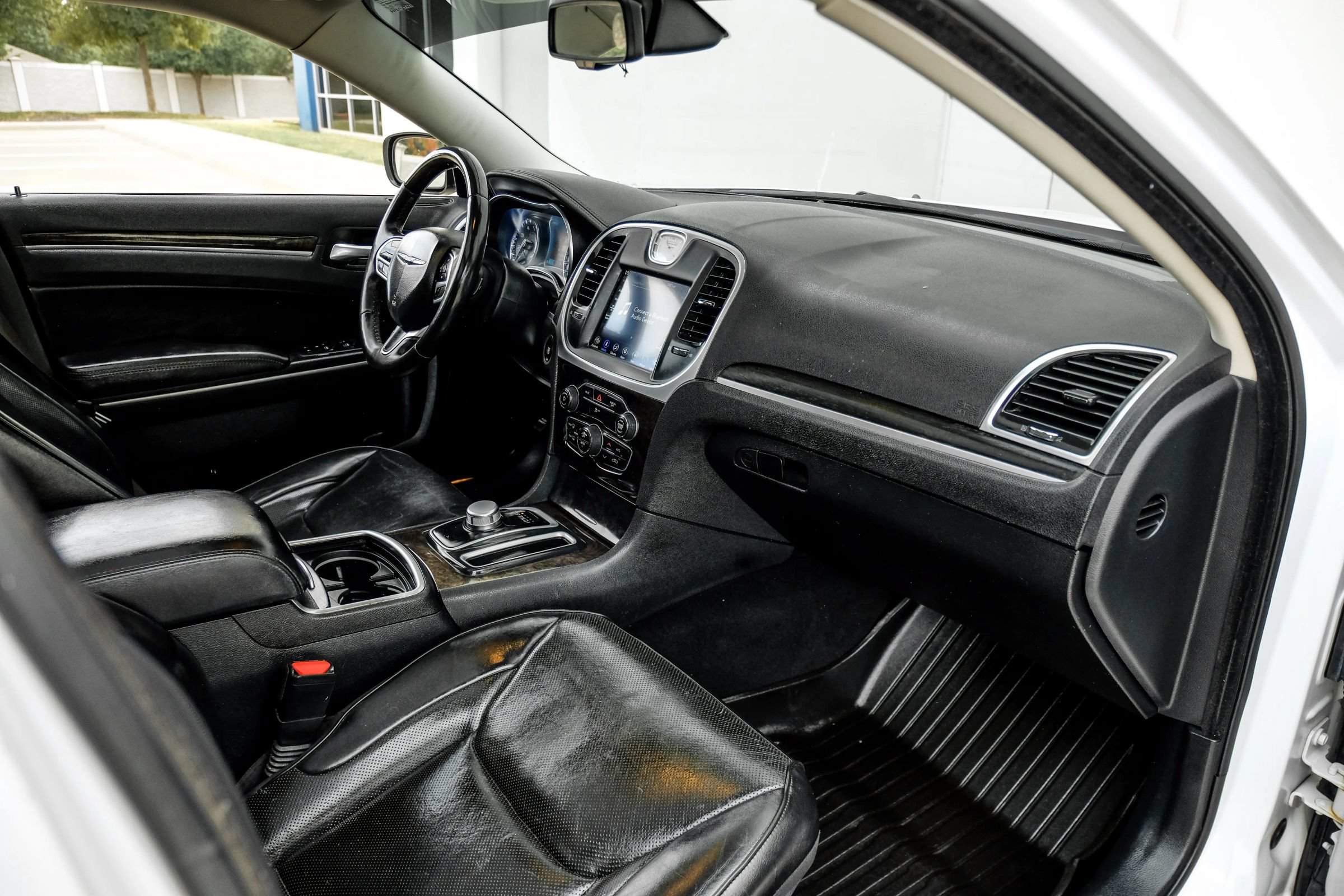 Used 2020 Chrysler 300 Limited RWD image 16