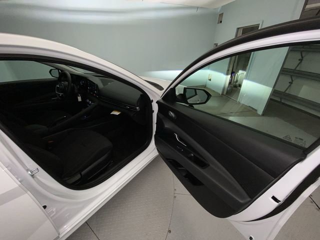 Certified 2026 Hyundai Elantra SE FWD image 23